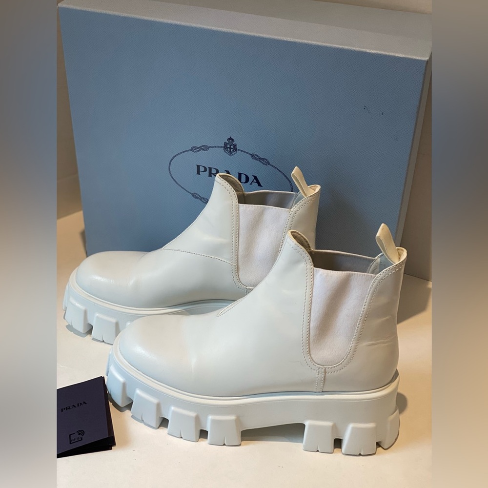 Prada Monolith 55 Leather Lug-Sole Chelsea Boots. Size 38.5 - Picture 10 of 16